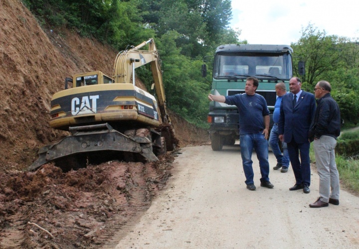 U toku sanacija klizišta na području Mjesne zajednice Lukavica Gornja