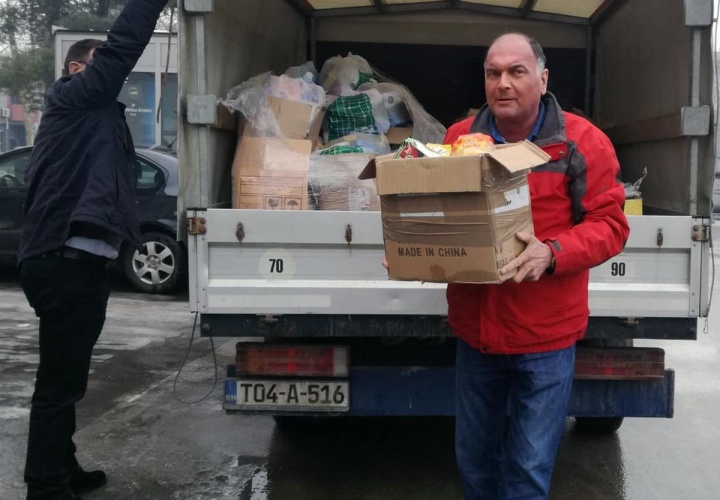 Načelnik Samir Kamenjaković podijelio pakete porodicama u stanju socijale potrebe