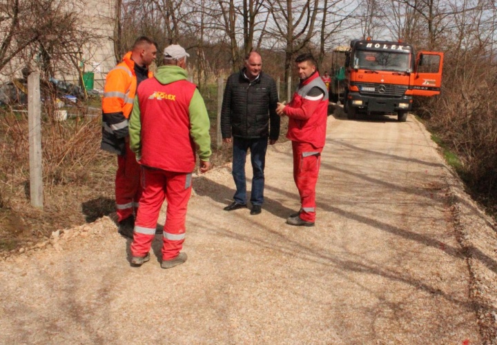 Asfaltiranje dionice puta u Mjesnoj zajednici Svojat