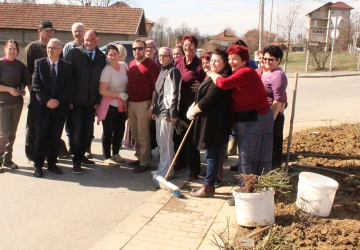 Članice Udrženja žena “Ruža” posadile ruže u Dubravama