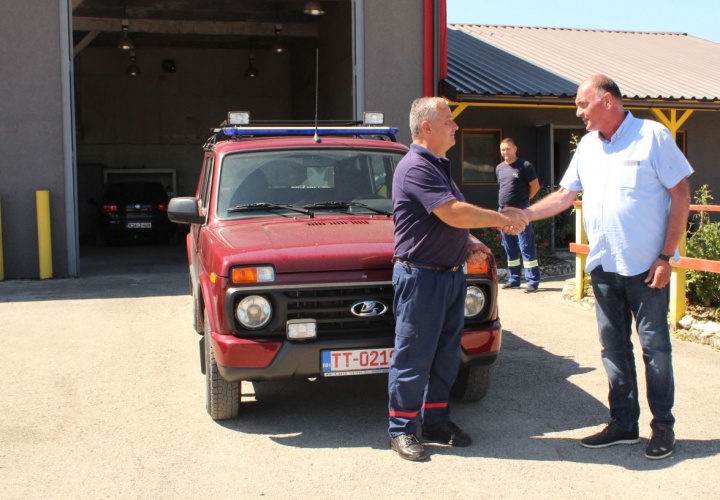Uručeno novo komandno vozilo Vatrogasnoj jedinici Grada Živinice