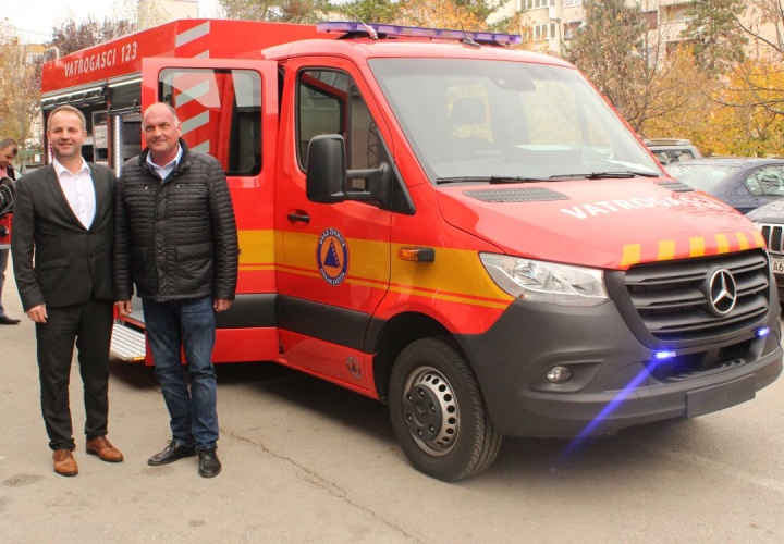 Izvršena primopredaja vatrogasnog vozila proizvedenog u Gradu Živinice