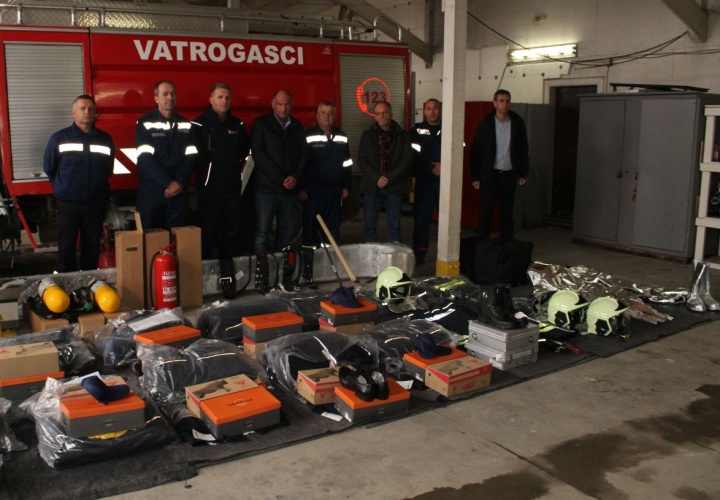 Izvršena primopredaja radne i svečane opreme za Vatrogasnu jedinicu Živinice