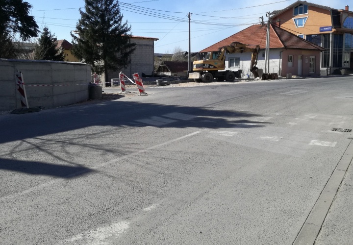 Počeli radovi na izgradnji kružnog toka kod Prve osnovne škole u Živinicama