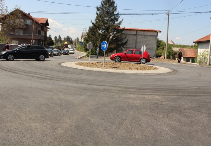 Završena izgradnja kružnog toka kod Prve osnovne škole u Živinicama