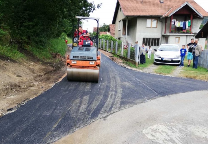 Asfaltirane četiri nove dionice puta u Mjesnoj zajednici Višća Gornja