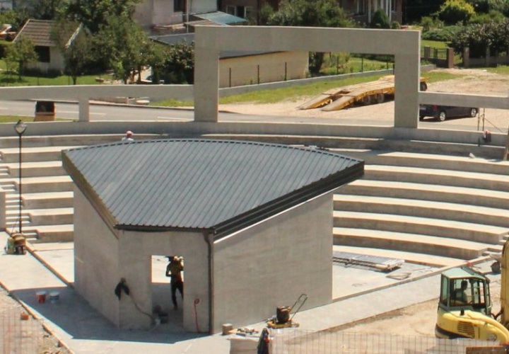 Radovi na izgradnji ljetne scene u Gradu Živinice privode se kraju