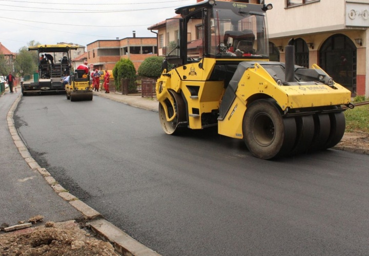 Radovi na rekonstrukciji i asfaltiranju ulice 25. novembar privode se kraju