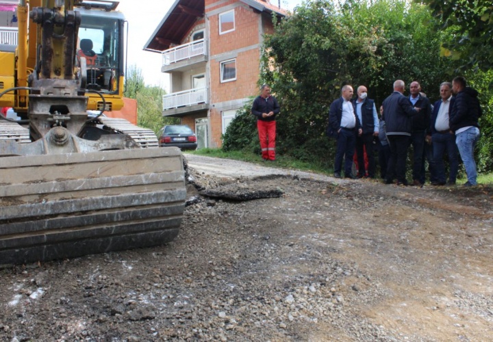 Počela realizacija projekta rekonstrukcije i asfaltiranja puta na području MZ Podgajevi