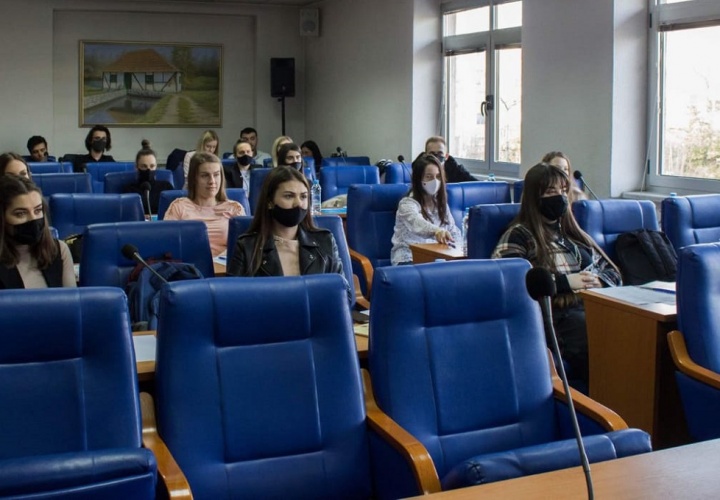 Održana radionica za mlade na temu “Pisanje CV-a i simulacija razgovora za posao”