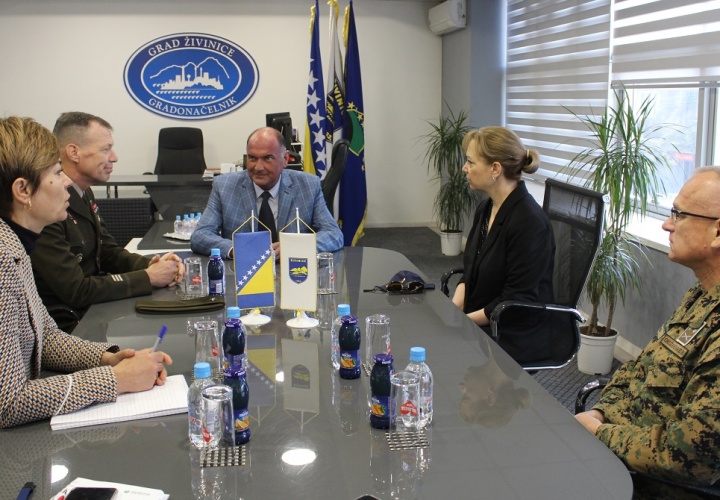 Komandant NATO štaba u BiH Eric Folkestad posjetio gradonačelnika Živinica Samira Kamenjakovića