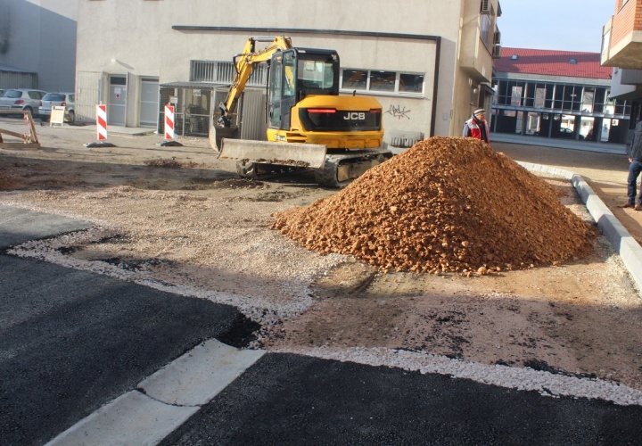 Asfaltirana dionica puta u Mjesnoj zajednici Centar