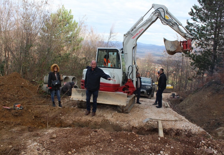 U toku radovi na rekonstrukciji i asfaltiranju dionice puta Lukavica Gornja – Gladajevići – Džebari