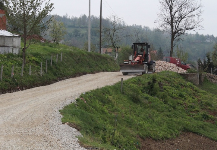 Realizacija projekta rekonstrukcije i asfaltiranja puta na području Mjesne zajednice Podgajevi