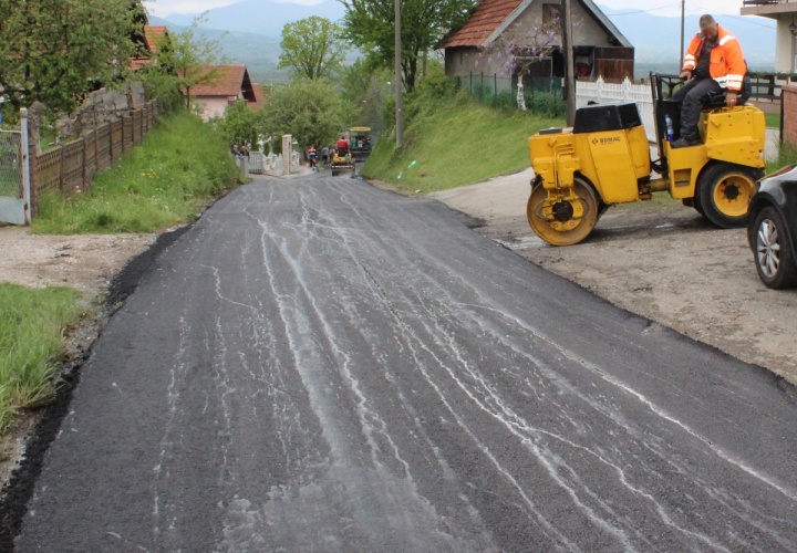 Asfaltirana dionica puta u Dubravama Donjim