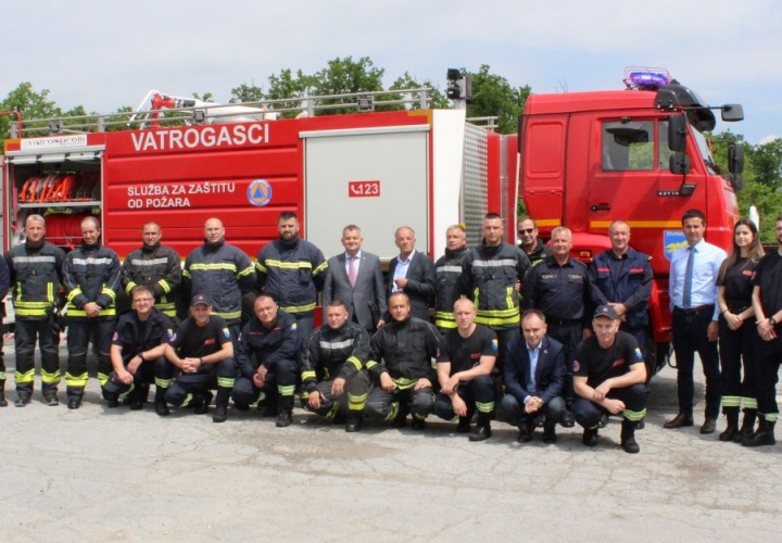 Novo vatrogasno vozilo uručeno Vatrogasnoj jedinici Grada Živinice